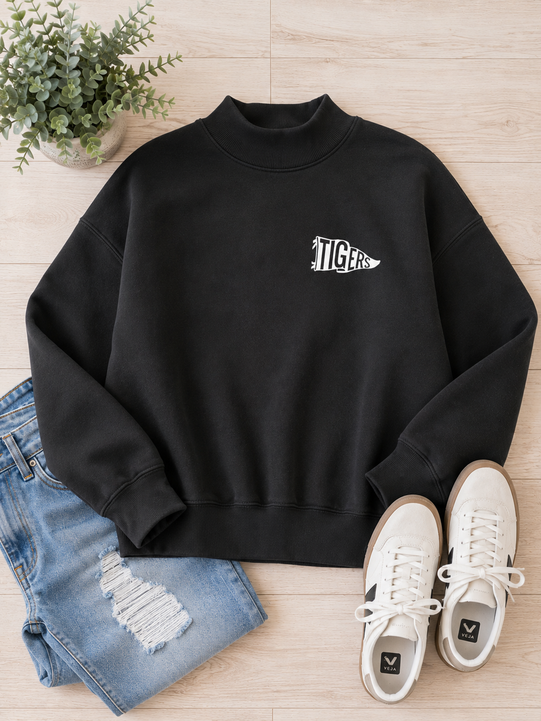 Pennant Mockneck